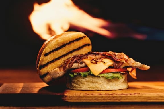 Hamburgers à l'aubergine au bbq