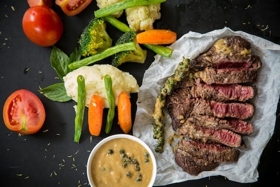 Côtelettes d'agneau marinées aux herbes