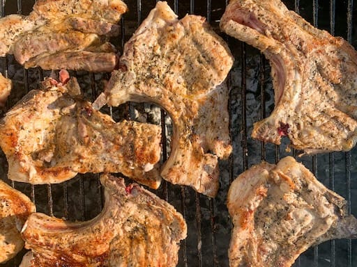 Travers de porc à la caribéenne, glaçage à la goyave
